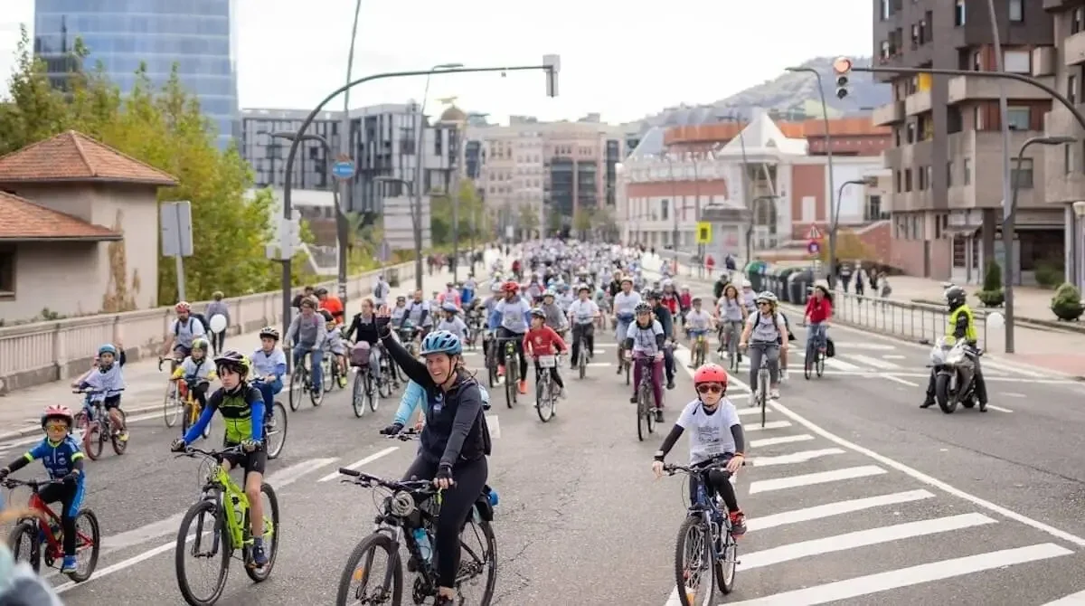 Bilbao calienta motores para la IX Bicicletada Popular Solidaria en el Arenal