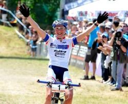 Julie Bresset confirma su liderazgo en la Copa del Mundo
