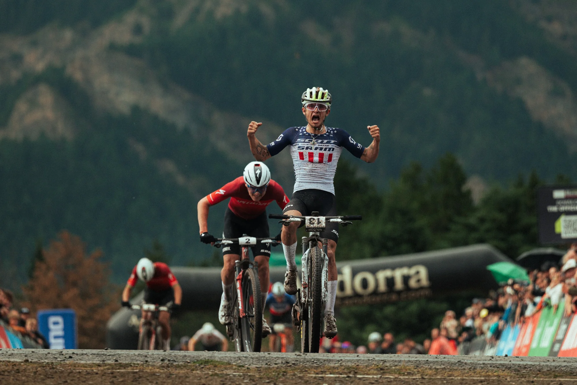Bjorn Riley y Jenny Rissveds conquistan Pal Arinsal en un Short Track de infarto