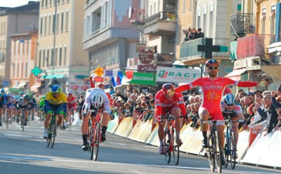 Bouhanni el más fuerte en la cuarta etapa de la París Niza