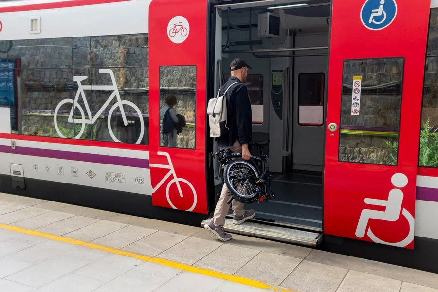 Brompton y Renfe ofrecen un servicio de alquiler de bicicletas por suscripción en las estaciones de cercanías