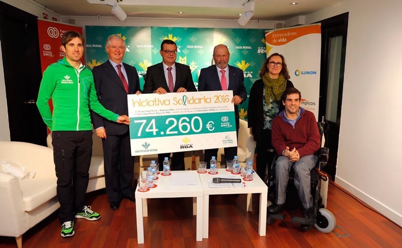 Caja Rural y Seguros RGA entregan su aportación a Fundación ONCE