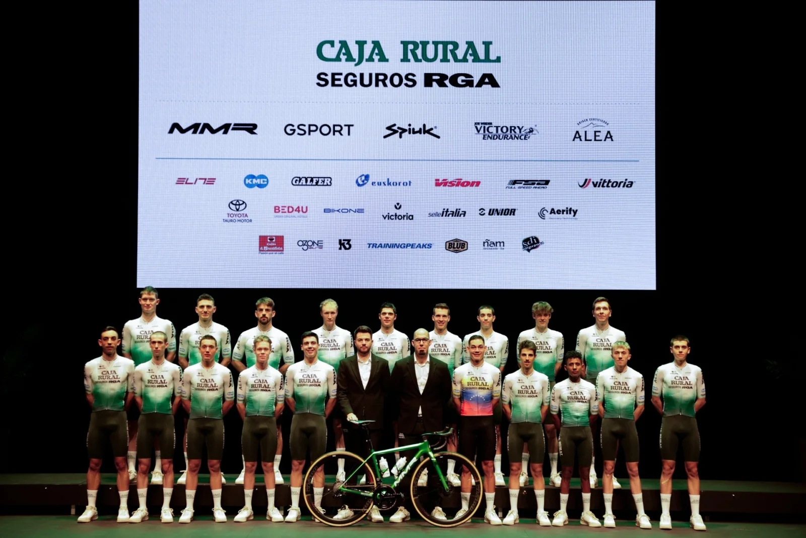 Caja Rural-Seguros RGA presenta sus equipos para la temporada 2024