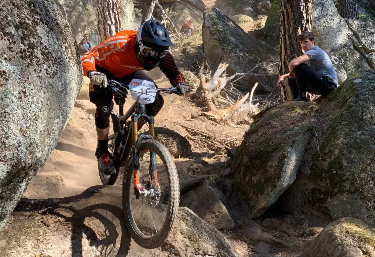 Carballo y Michalkova lideran el Open de España de Enduro tras La Adrada