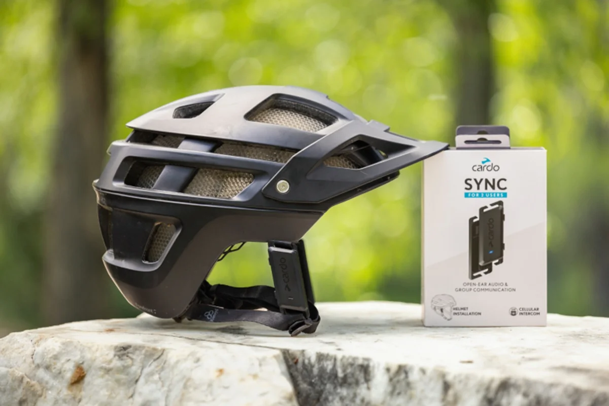 Cardo irrumpe en el ciclismo con un intercomunicador de alcance ilimitado integrable con Shimano