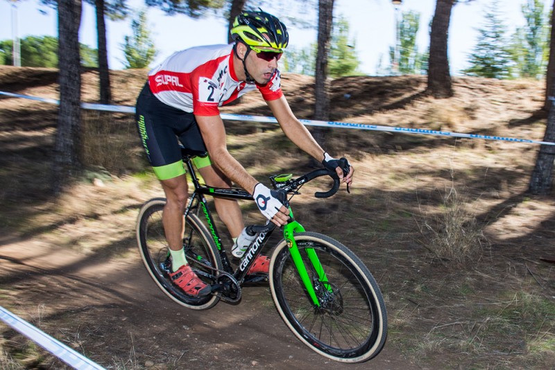 Carlos Hernández y Ruth Moll salen victoriosos en el ciclocross de Mejorada del Campo 