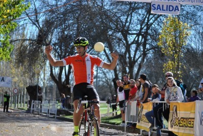 Carlos Hernández consolida su liderato en Madrid