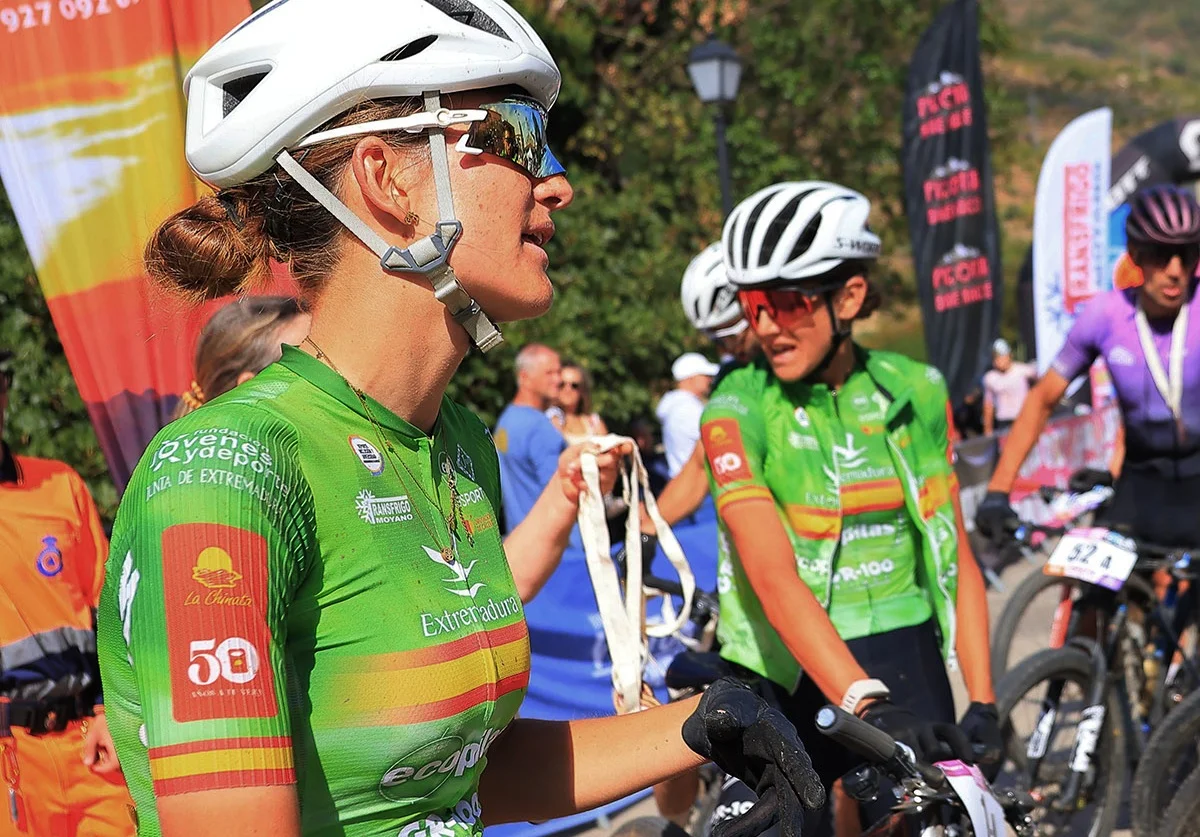 Cazalla de la Sierra: El Equipo Extremadura-Ecopilas Cierra la Copa de España XCM 2025 con Natalia Fischer y María Reyes Murillo en la Cima