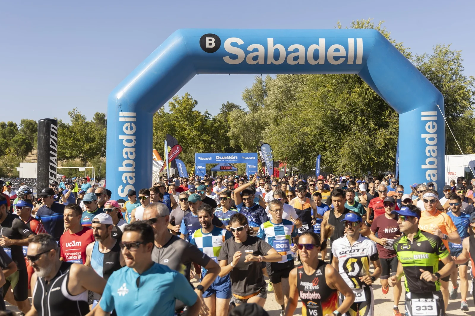 Cerca de 600 participantes en la primera edición del Banco Sabadell Duatlón Cross de las Empresas