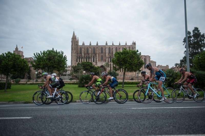 Cerca de 800 deportistas este domingo en Santander Triathlon Series Palma 