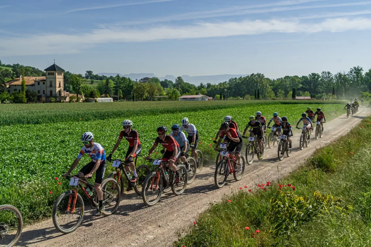 Cerca de un millar de ciclistas tomaron parte en la primera edición del Bike Show Vic-Osona