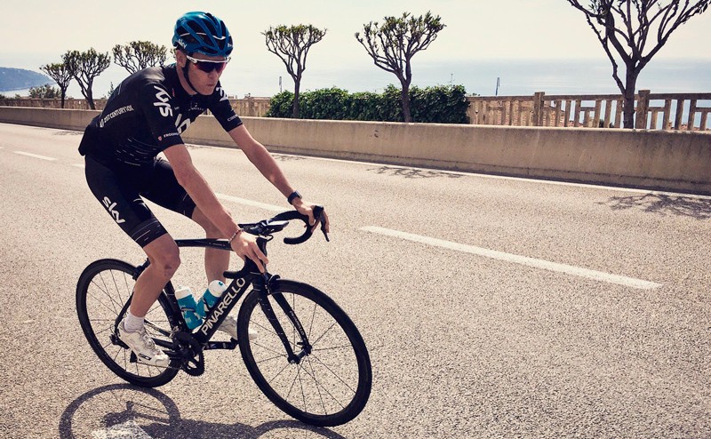 Chris Froome pedalea de nuevo tras su accidente