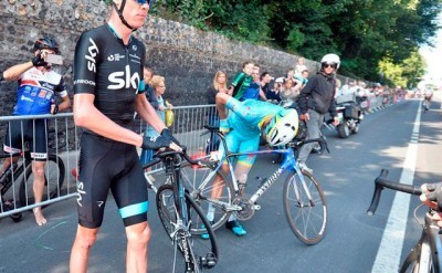 Chris Froome renuncia al maillot amarillo