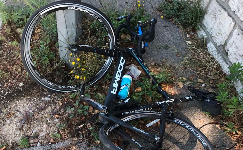 Chris Froome sufre un accidente sin consecuencias mientras entrenaba