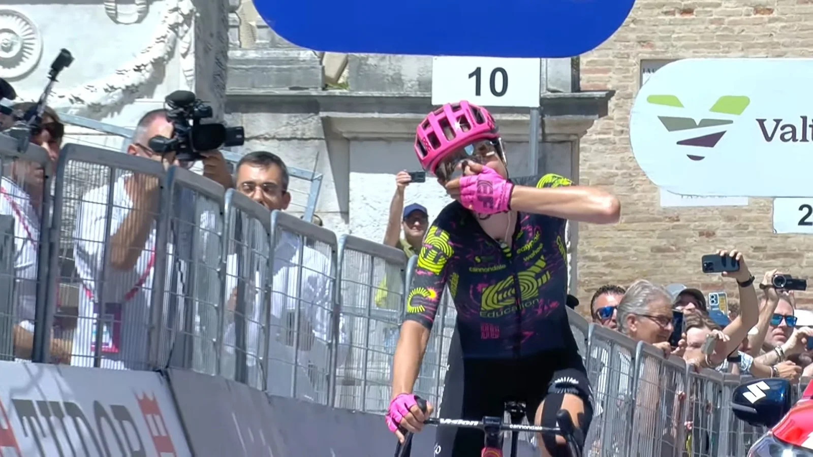 Clara Emond ganadora de la cuarta etapa del Giro de Italia Women