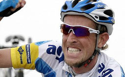 Vinokourov y Valverde se hunden en el infierno del Mont Ventoux