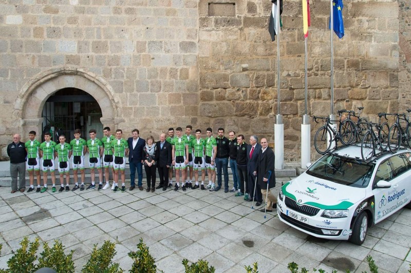 Concentración y presentación del Bicicletas Rodríguez Extremadura