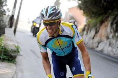 Alberto Contador lo intenta a 80km para la meta