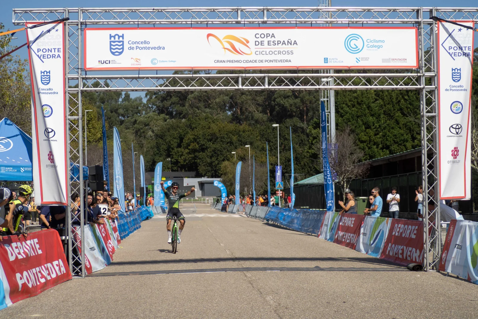 Copa de España de CX: Kevin Suárez y Laura Verdonschotv más líderes tras ganar en Pontevedra