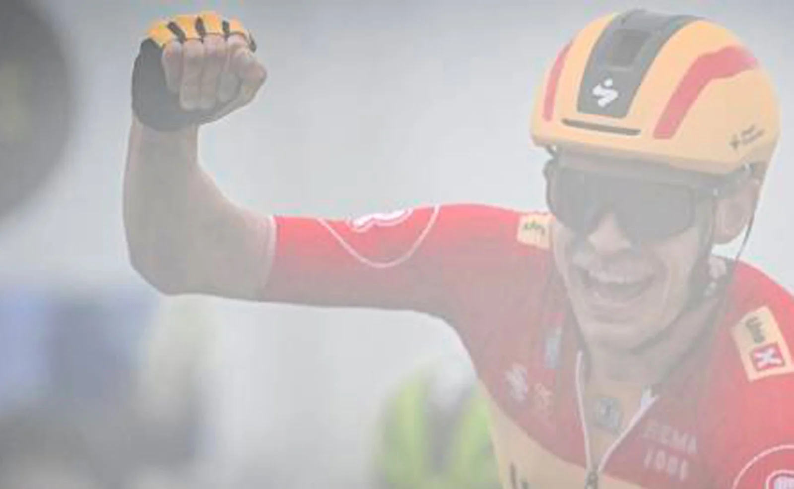 Criterium Dauphine: Magnus Cort gana entre la niebla