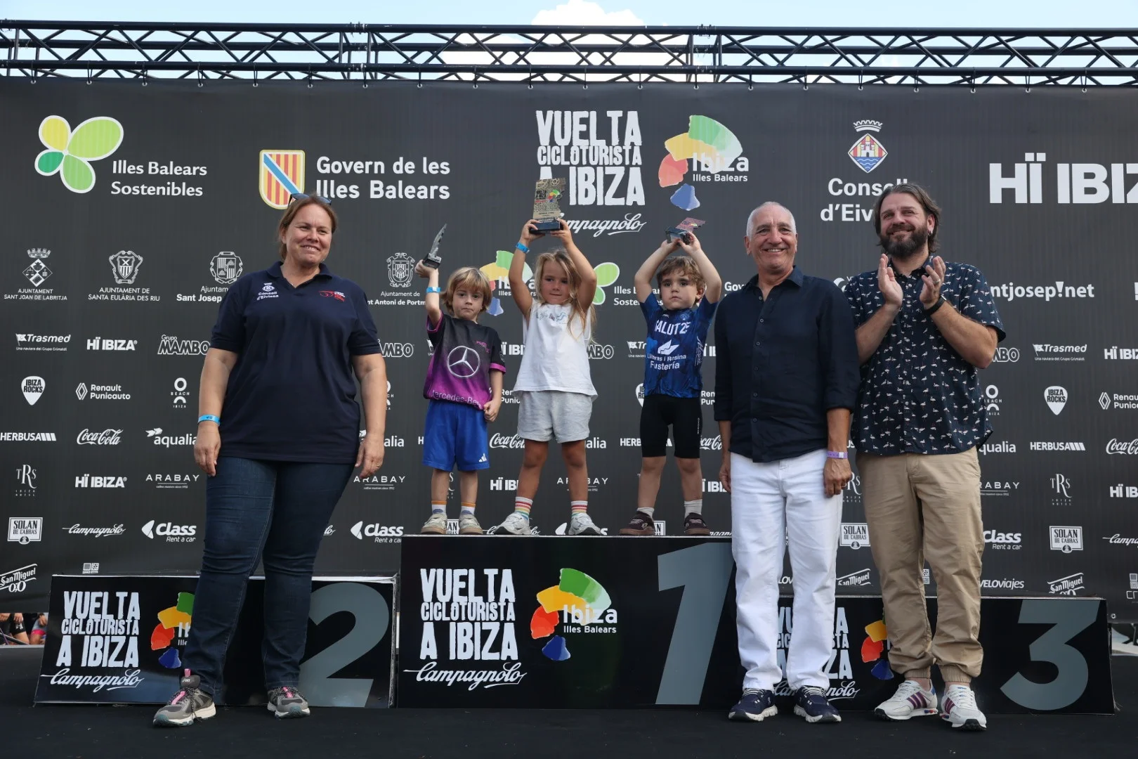 Crono, habilidad y estrategia: así se decidió la Vuelta a Ibiza de Ciclismo Base en Sant Antoni Crono, habilidad y estrategia: así se decidió la Vuelta a Ibiza de Ciclismo Base en Sant Antoni