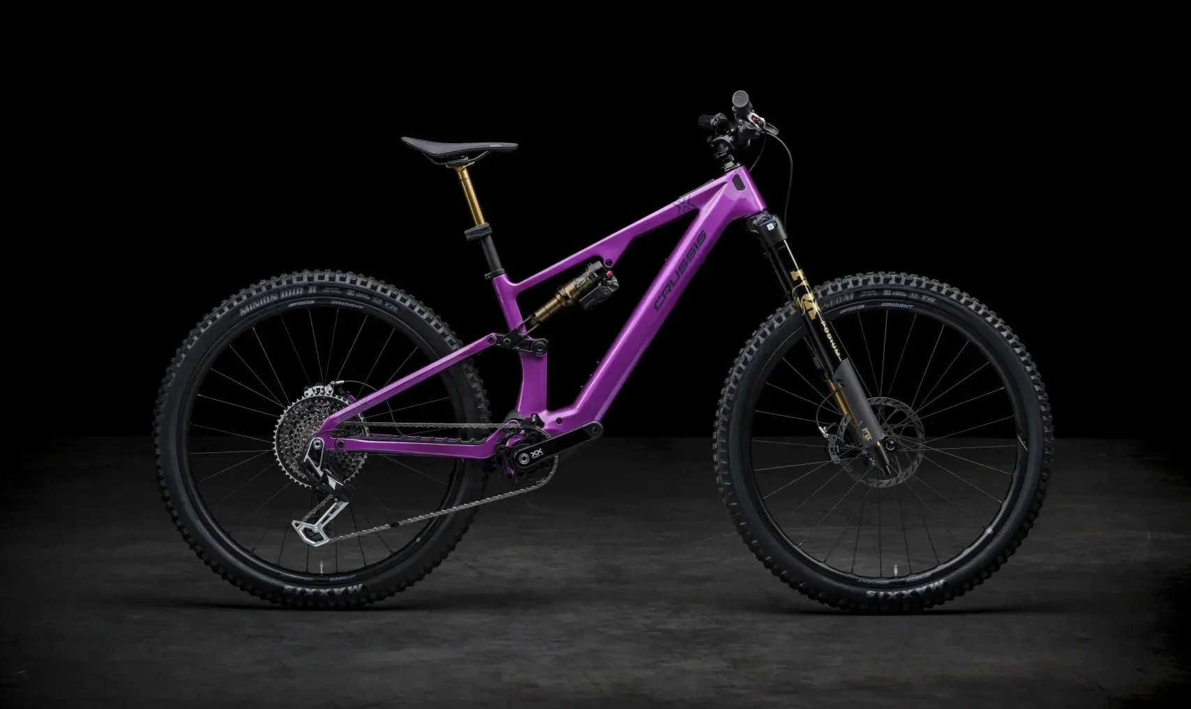 Crussis e-Full 12.11-PRO X y cómo meter 800 Wh en una e-Trail de 20 kg sin morir en el intento