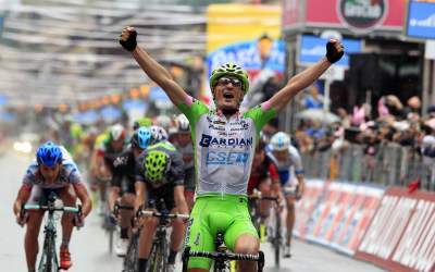 vídeo: Enrico Battaglin gana al sprint la cuarta etapa del Giro