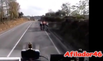 Cómo adelantar a un ciclista en carretera
