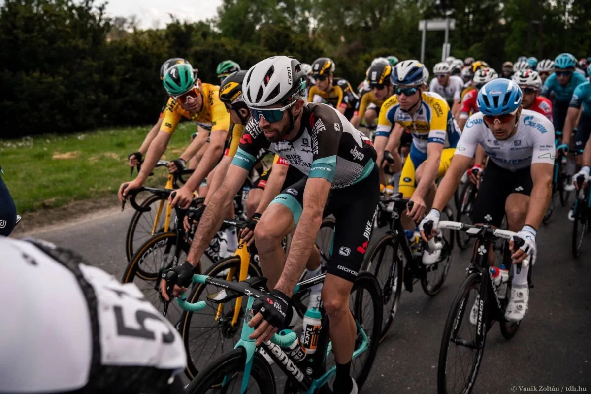 Damien Howsony Robert Stannard liderarán al Team BikeExchange en el Criterium du Dauphine