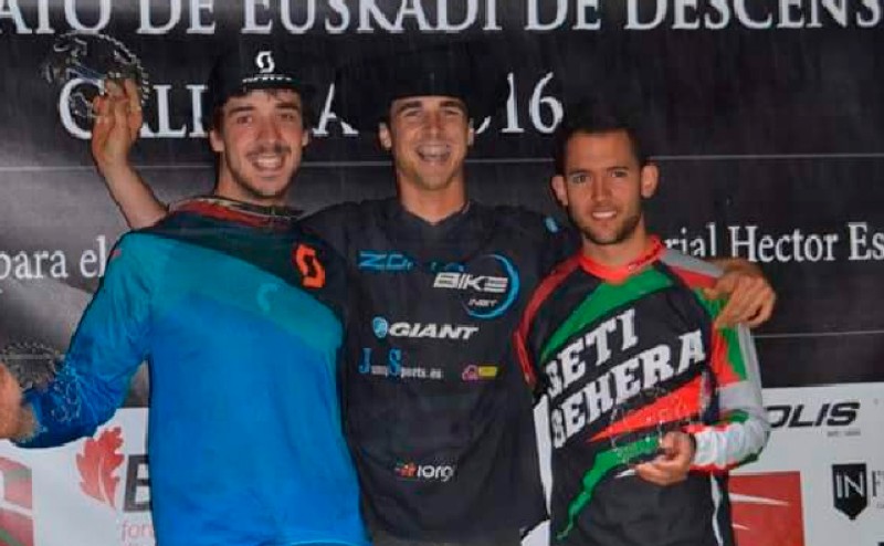 Dani Olarra campeón de Euskadi de descenso