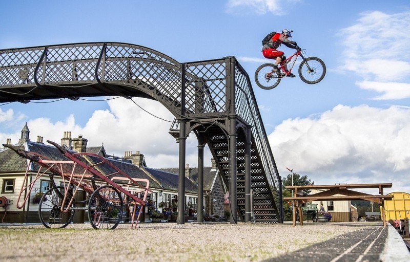 Danny Macaskill vuelve a deleitarnos con un nuevo vídeo