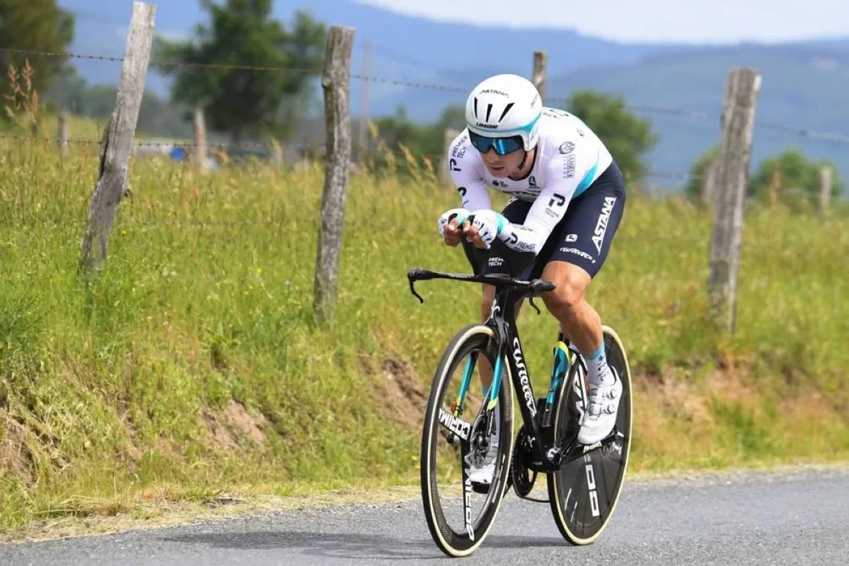 Dauphine: Alexey Lutsenko se lleva la crono, Pöstlberger  sigue de líder