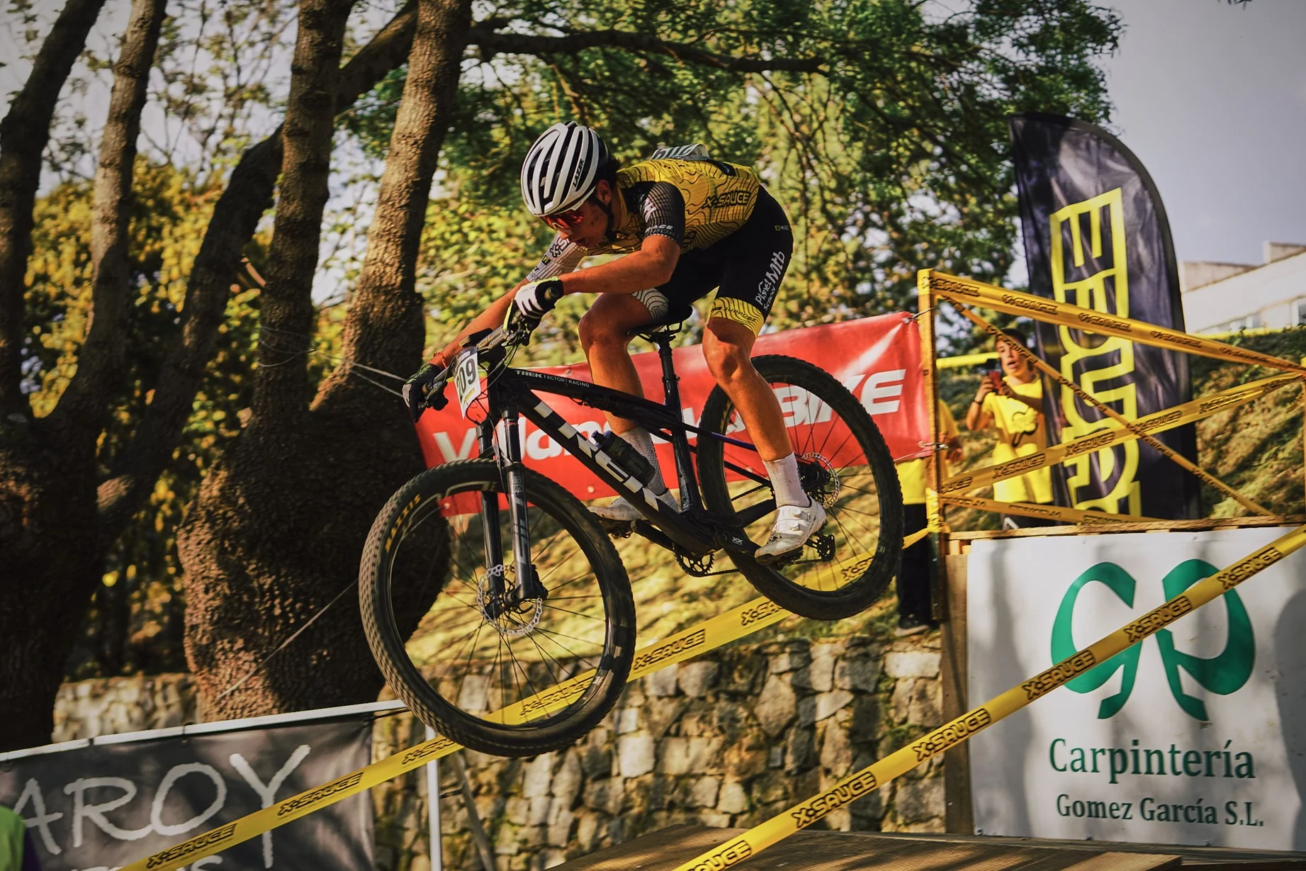 David Campos asalta el liderato en el G.P. X-Sauce de Alpedrete y se hace con la Copa de España de XCO