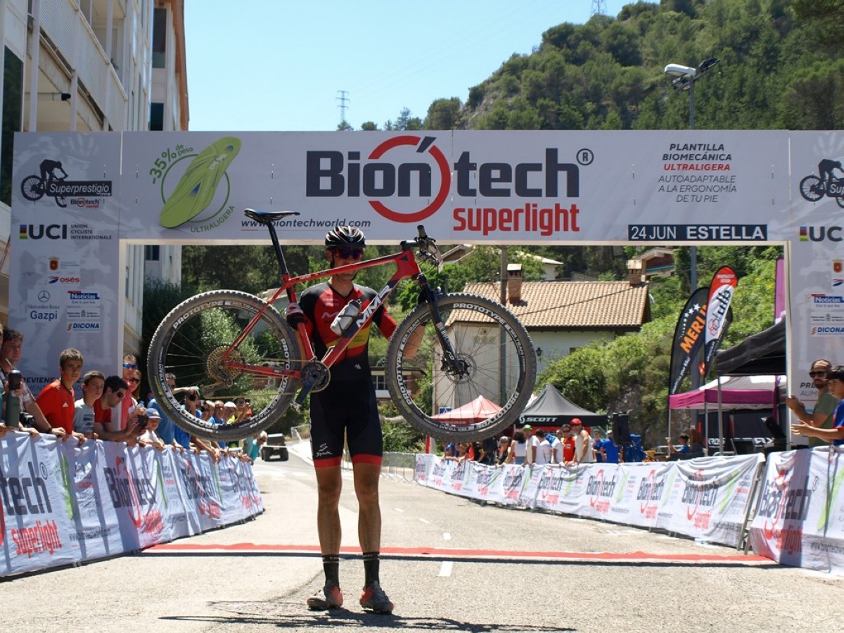 David Valero y Elena Lloret vencedores del Superprestigio MTB Biontech