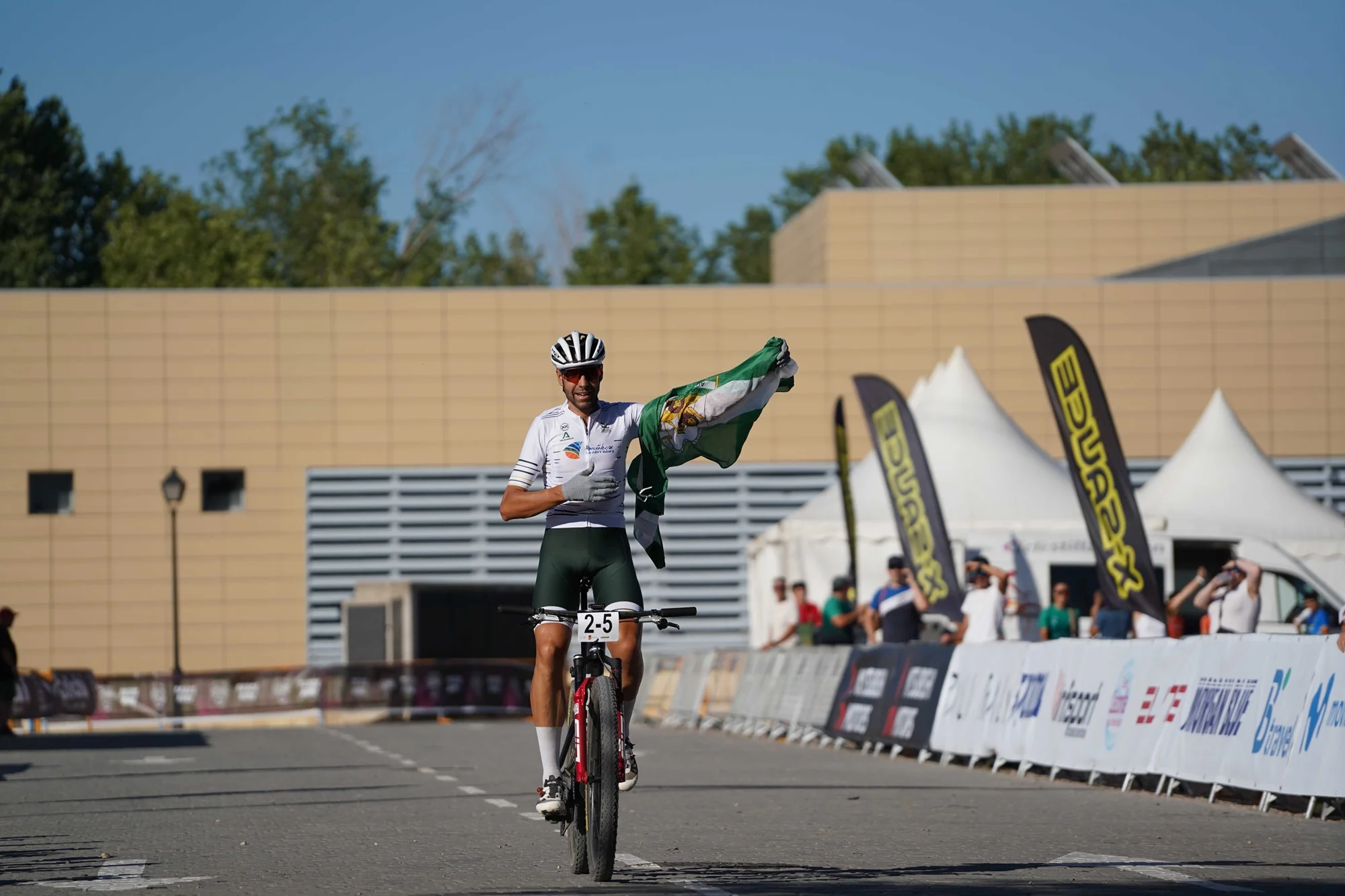 David Valero y Natalia Fischer dan el oro a Andalucía en el Campeonato de España de BTT
