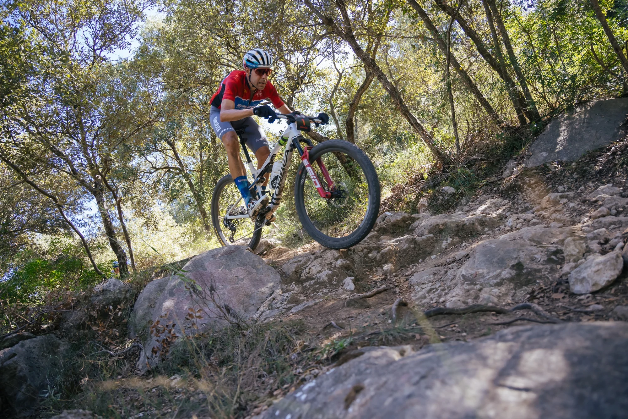 David Valero reina en La Tramun y conquista la Copa del Mundo XCM en una Sea Otter Europe de récord