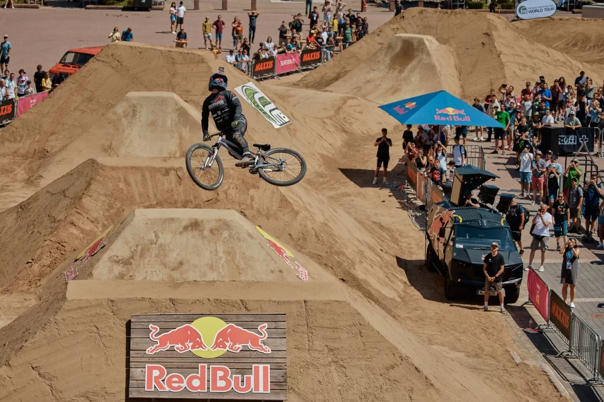 Dawid Godziek gana el Eurobike Skyline Ride