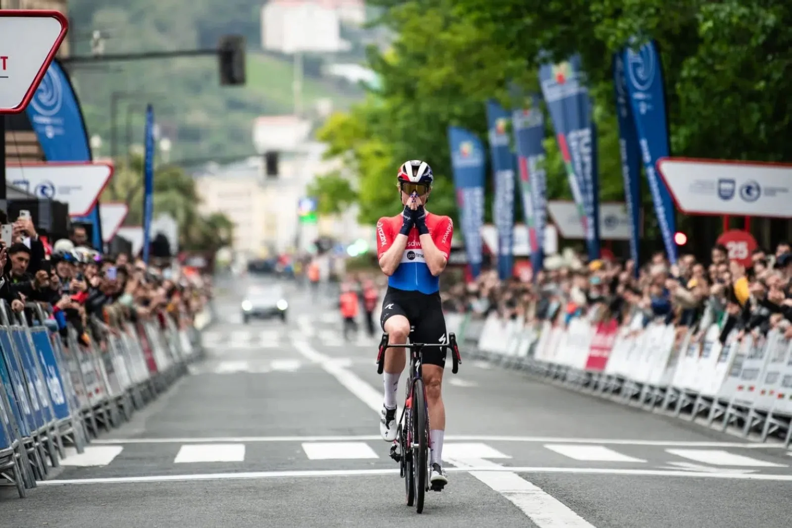 Demi Vollering se lleva la txapela en la Itzulia Women 2024