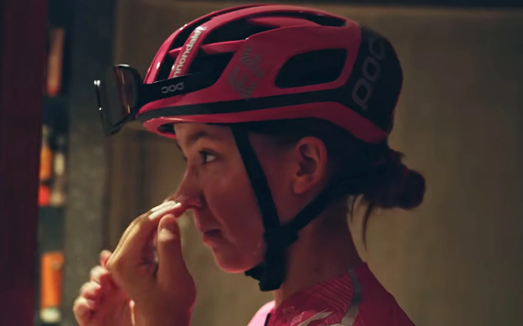 Descubre el emotivo documental Maple Roots que muestra el origen de tres ciclistas profesionales