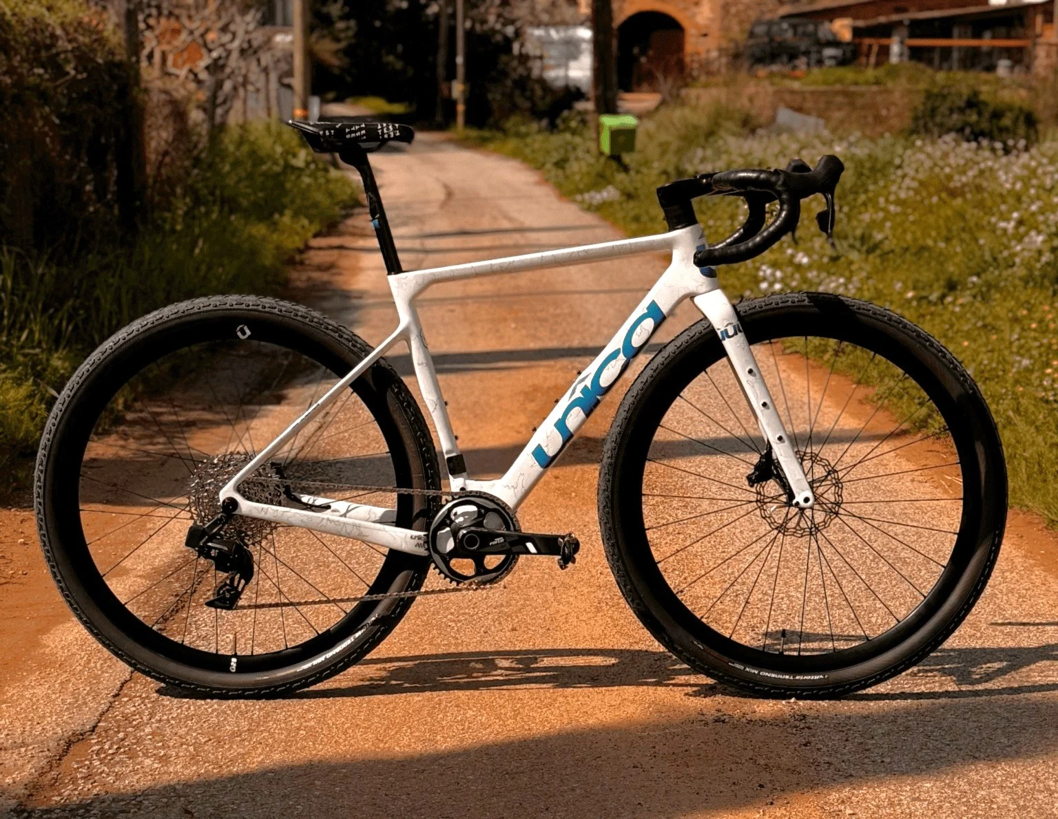 Descubre la Unica E-GR03 con motor Mahle X20 y diseño de pintura exclusivo