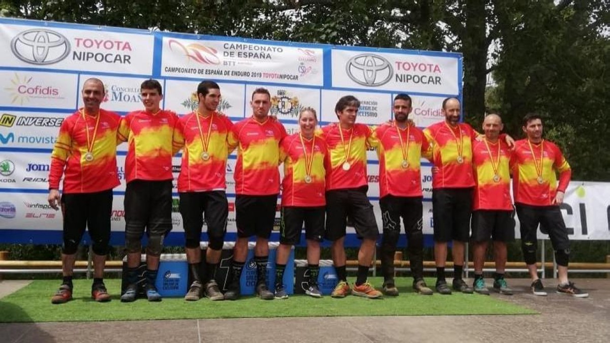 Desiree Duarte y Antonio Ferreiro proclaman campeones de España de Enduro 