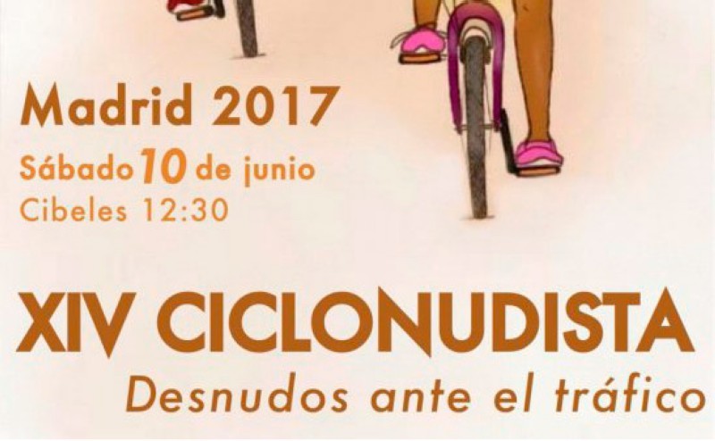 Desnudos ante el tráfico en la Ciclonudista de Madrid