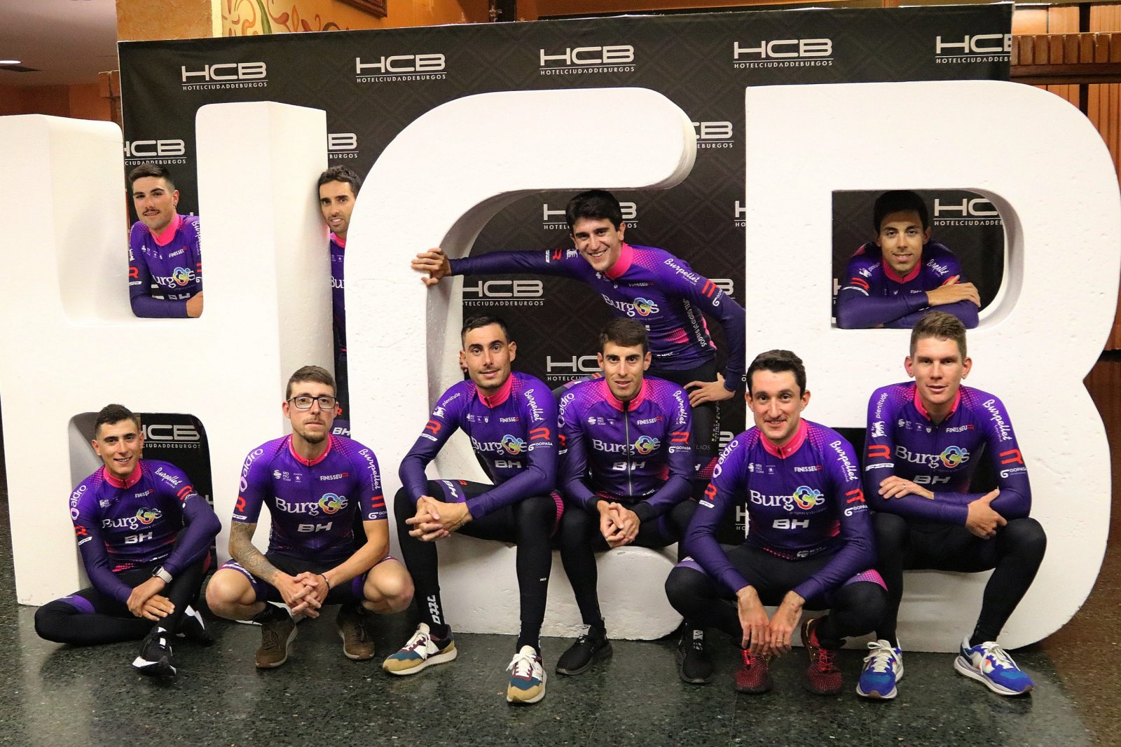 Diez ciclistas renuevan su compromiso con el Burgos BH
