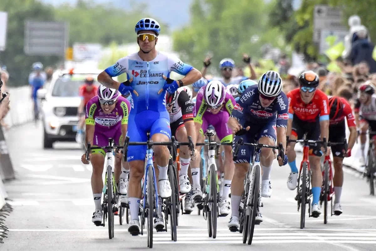 Dylan Groenewegen impone su poderío al sprint para ganar la segunda en Eslovenia