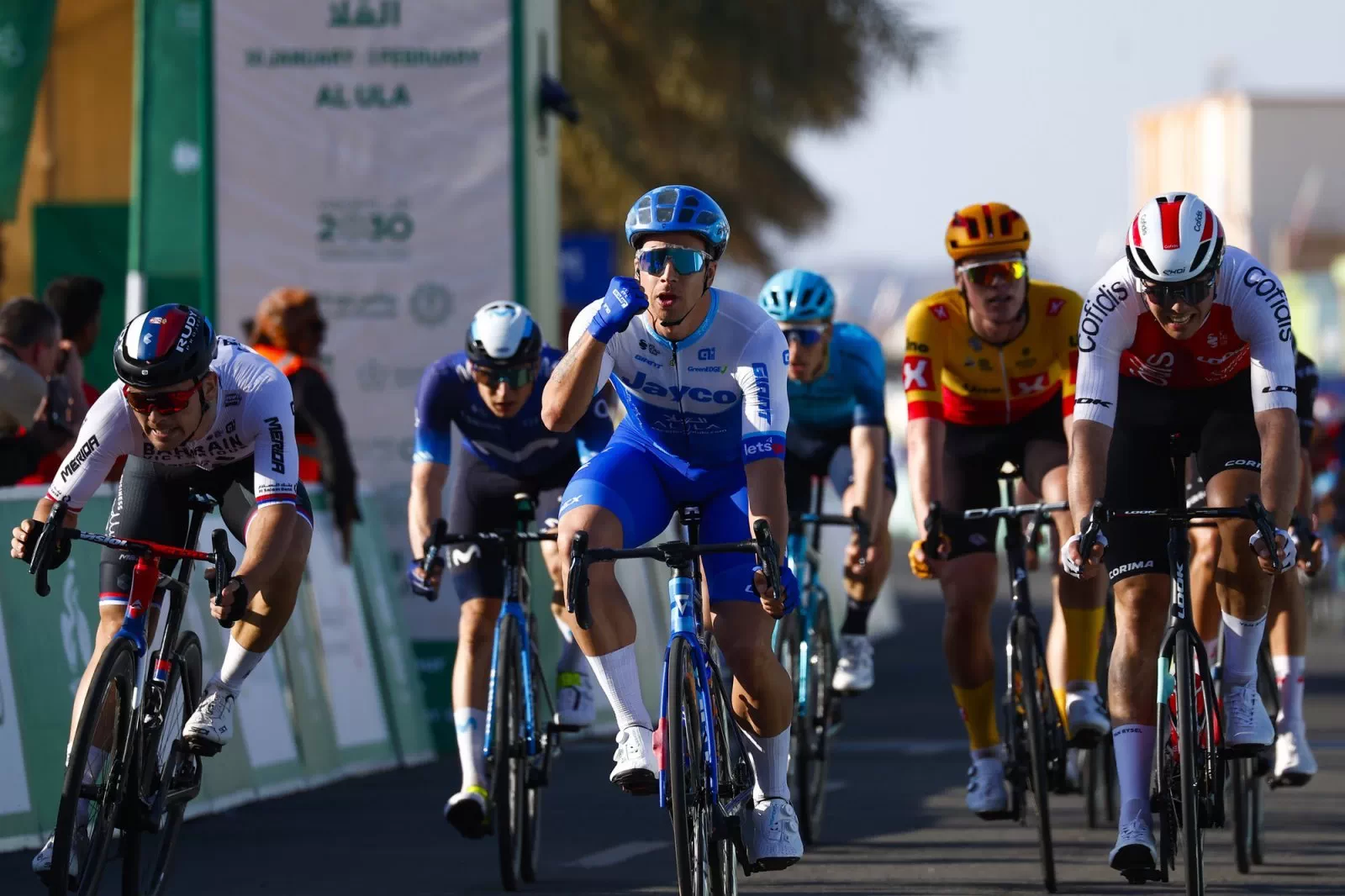 Dylan Groenewegen se lleva la primera en el Saudi Tour 2023