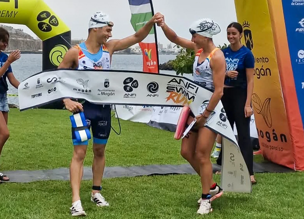 Exhibición de Viktors Vovrusko y Katharina Voelkel en el SwimRun Anfi Gran Canaria Mogán