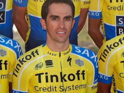 El amarillo manda en la nueva equipación de Alberto Contador