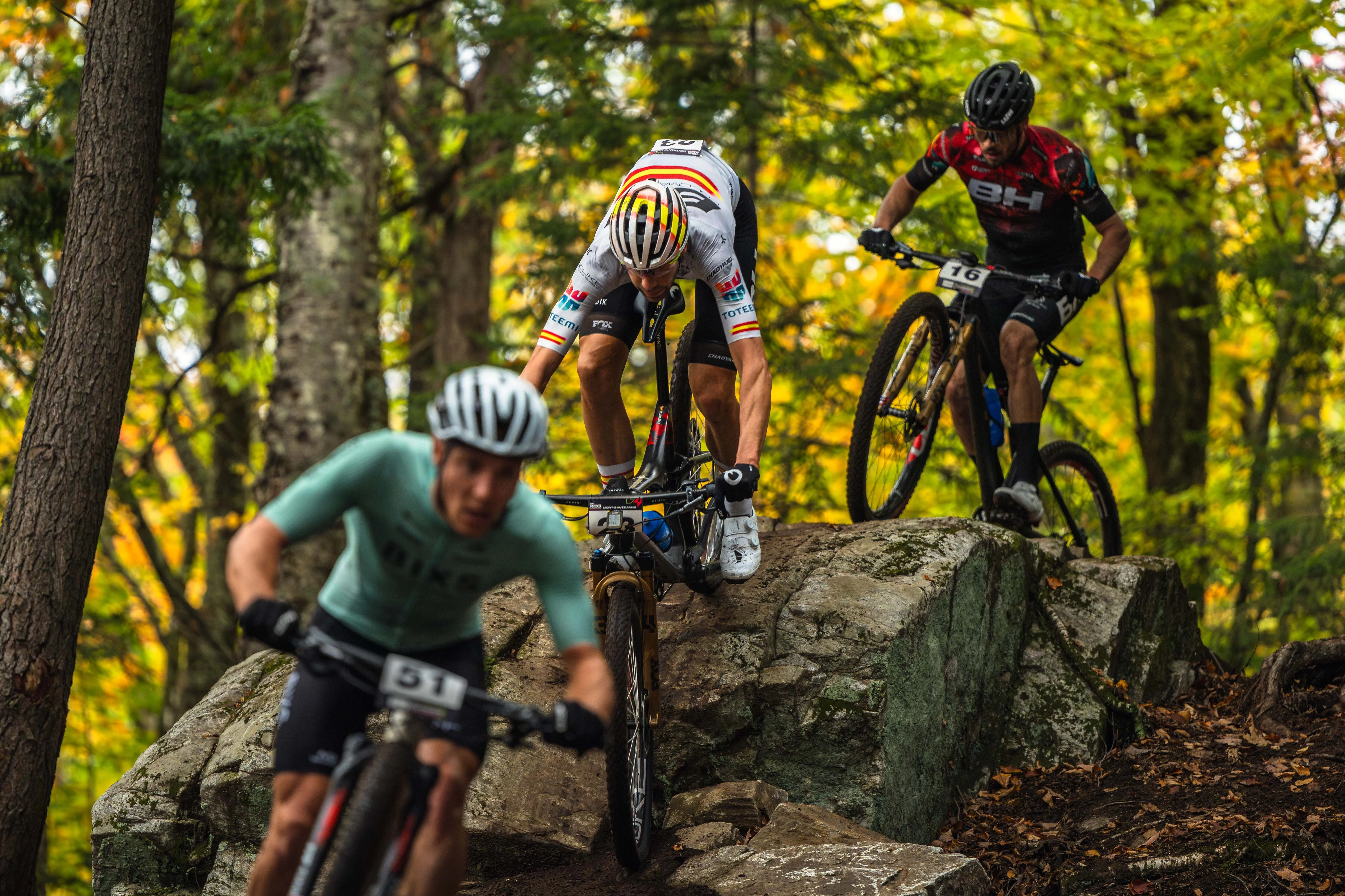 El BH Coloma Team cerró la temporada 2024 en la Copa del Mundo de Mont-Sainte-Anne