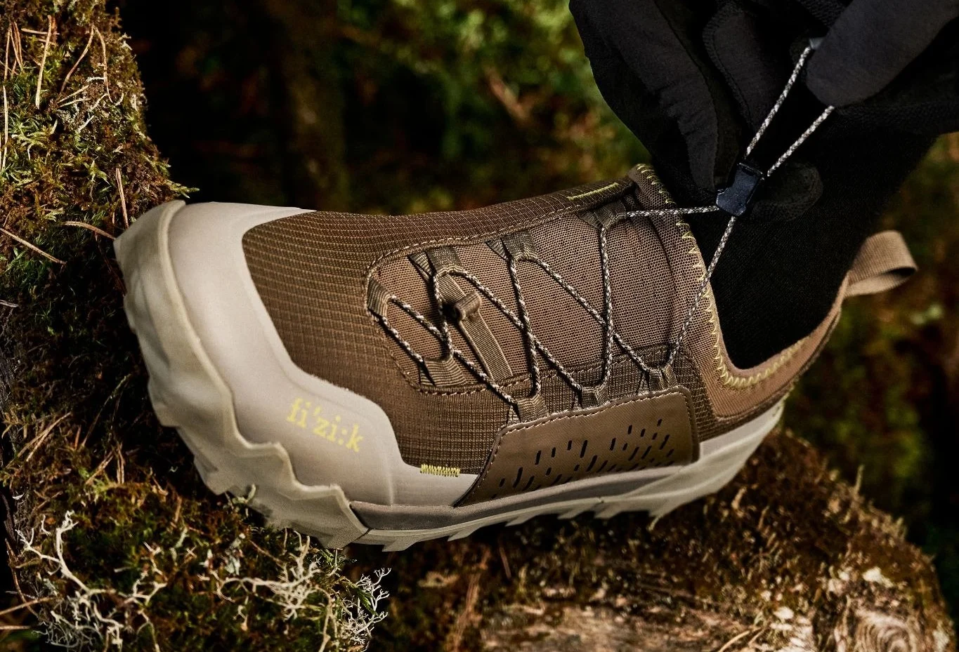 El calzado Fizik Ergolace 2 aterriza con un diseño más ancho y ligero para conquistar cualquier sendero