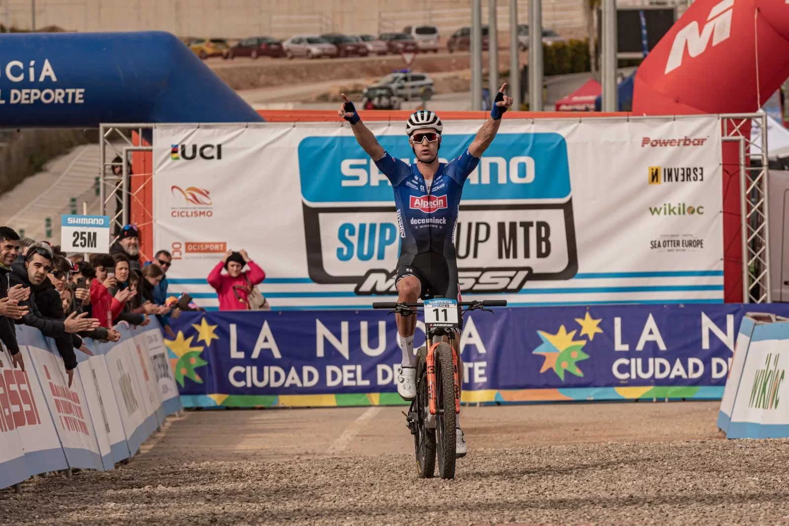 El campeón del mundo Samuel Gaze se impone en la Shimano SuperCup Massi de La Nucía